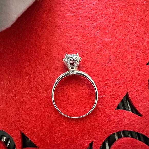 Certified 1 carat moissanite ring - Picture 7 of 8